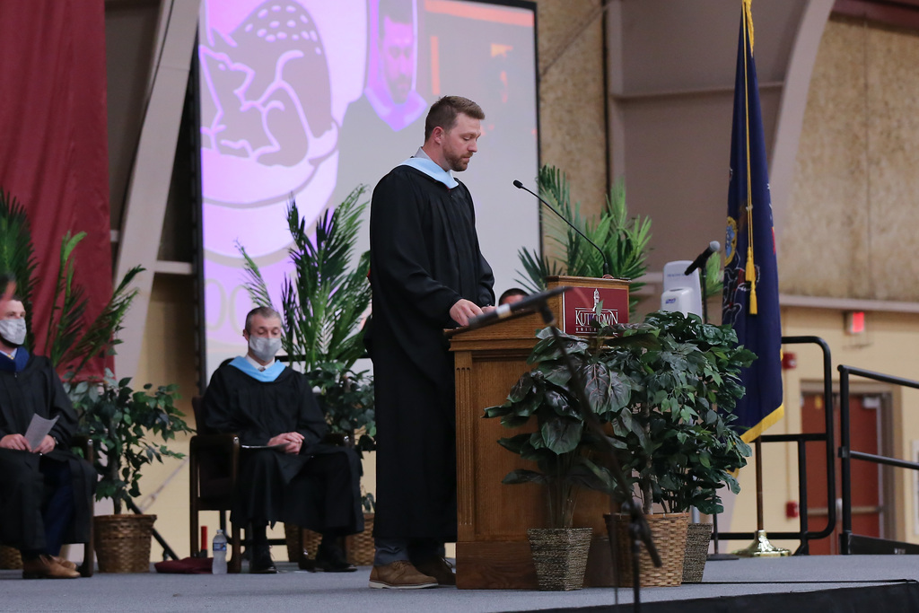 Mr. Barnhart speaks at graduation.