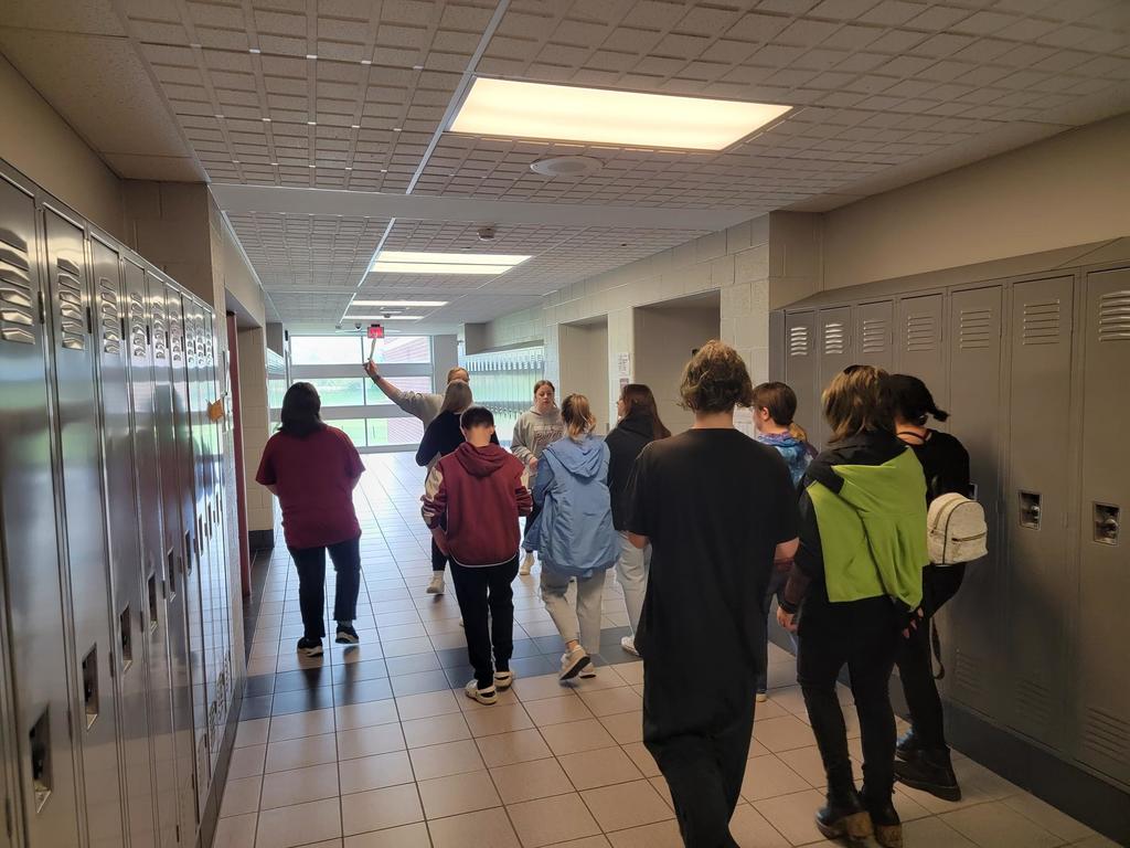 8th grade students visiting the HS